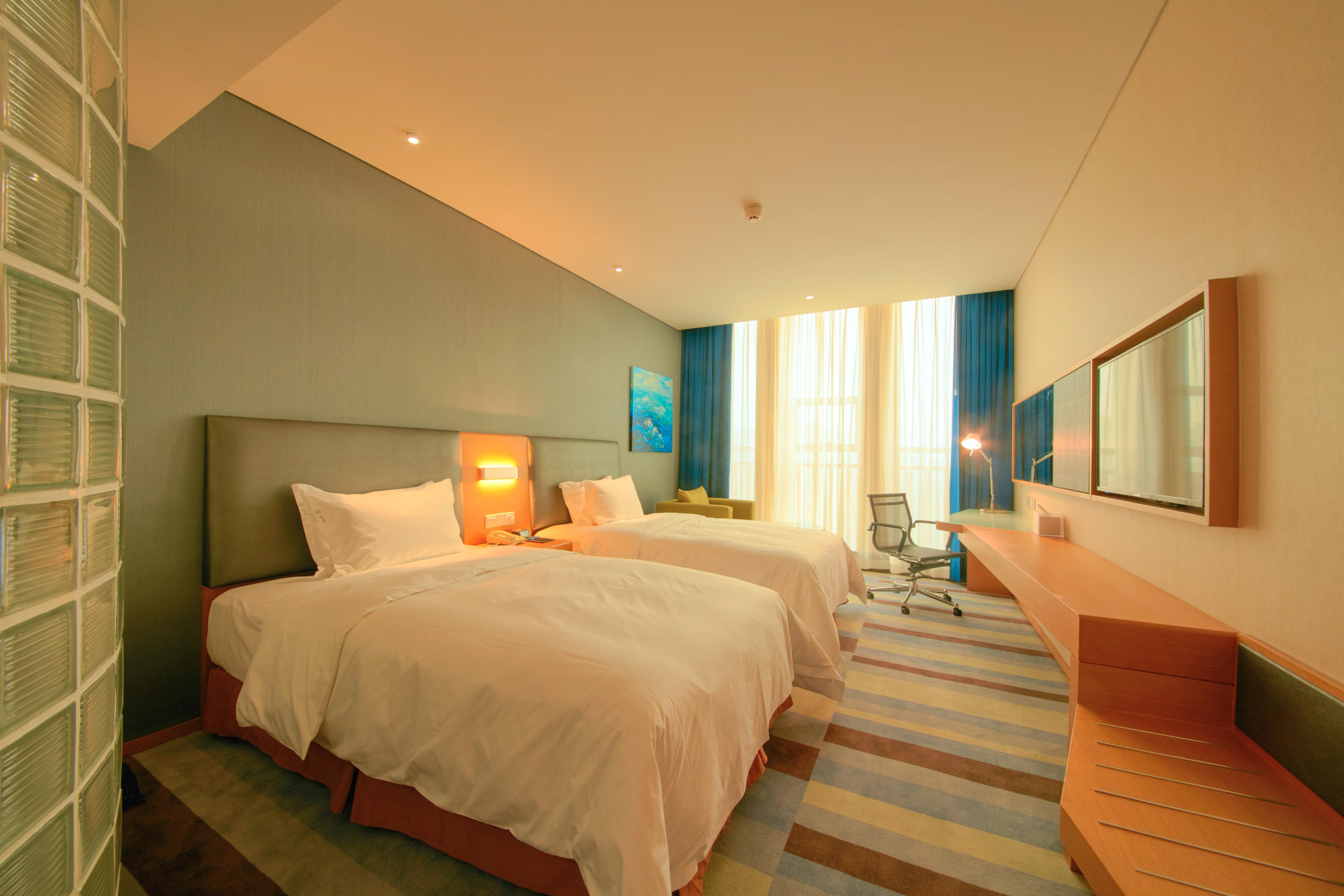Holiday Inn Express Leshan City Square By Ihg High Speed Rail And Leshan Giant Buddha Exterior foto